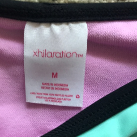 Color block bathing suit some piling on left breast - Picture 3 of 4